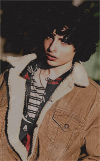 Finn Wolfhard QGjF8ls7_o