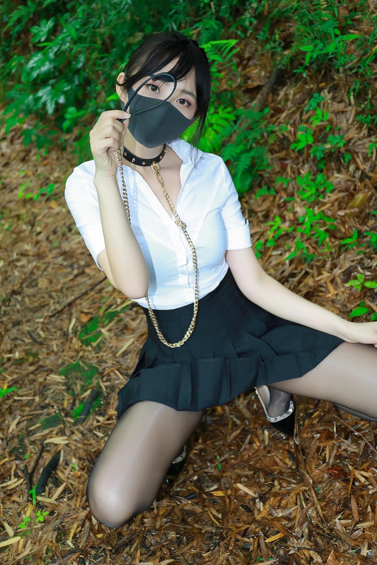 李佳LiJia – 黑百褶裙森林(9)