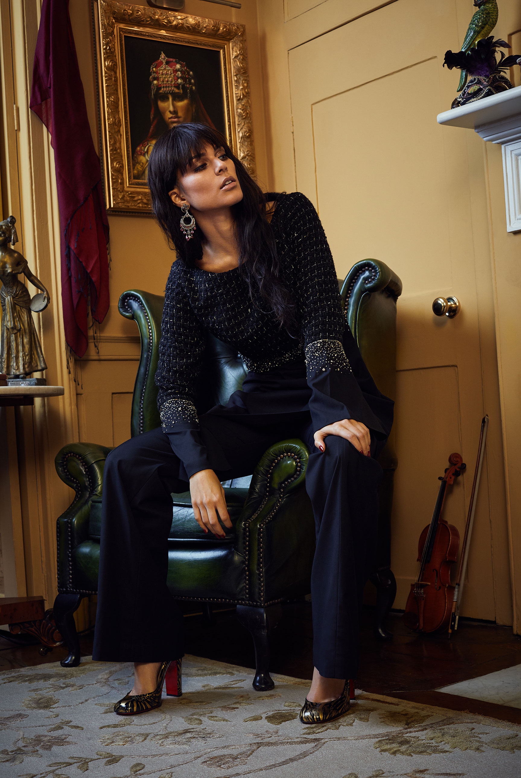 Модное платье DeWar Brand / Sundal Roy by Claire Harrison / Harpers Bazaar India december 2017 Модное платье DeWar Brand / Sundal Roy by Claire Harrison / Harpers Bazaar India december 2017