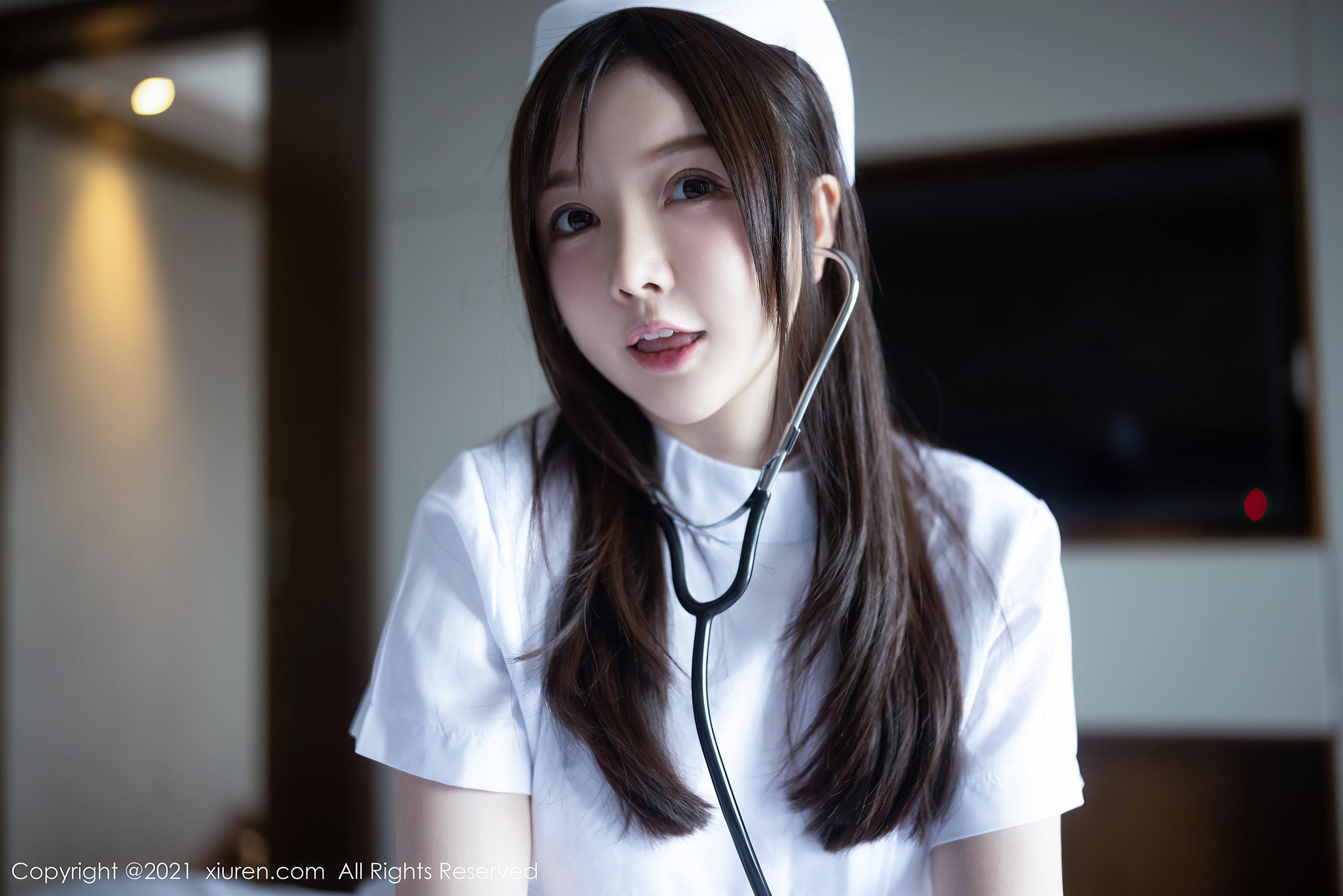 [XiuRen秀人网]No.3114 女神糯美子Mini洁白护士制服主题私房蕾丝内衣秀豪乳翘臀诱惑写真(4)