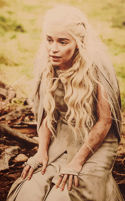 Emilia Clarke LnsQOuPa_o