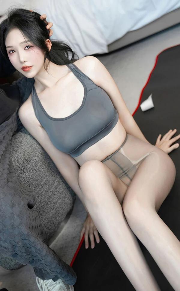 秀人女神利世瑜伽黑丝激凸玉体诱惑(11)