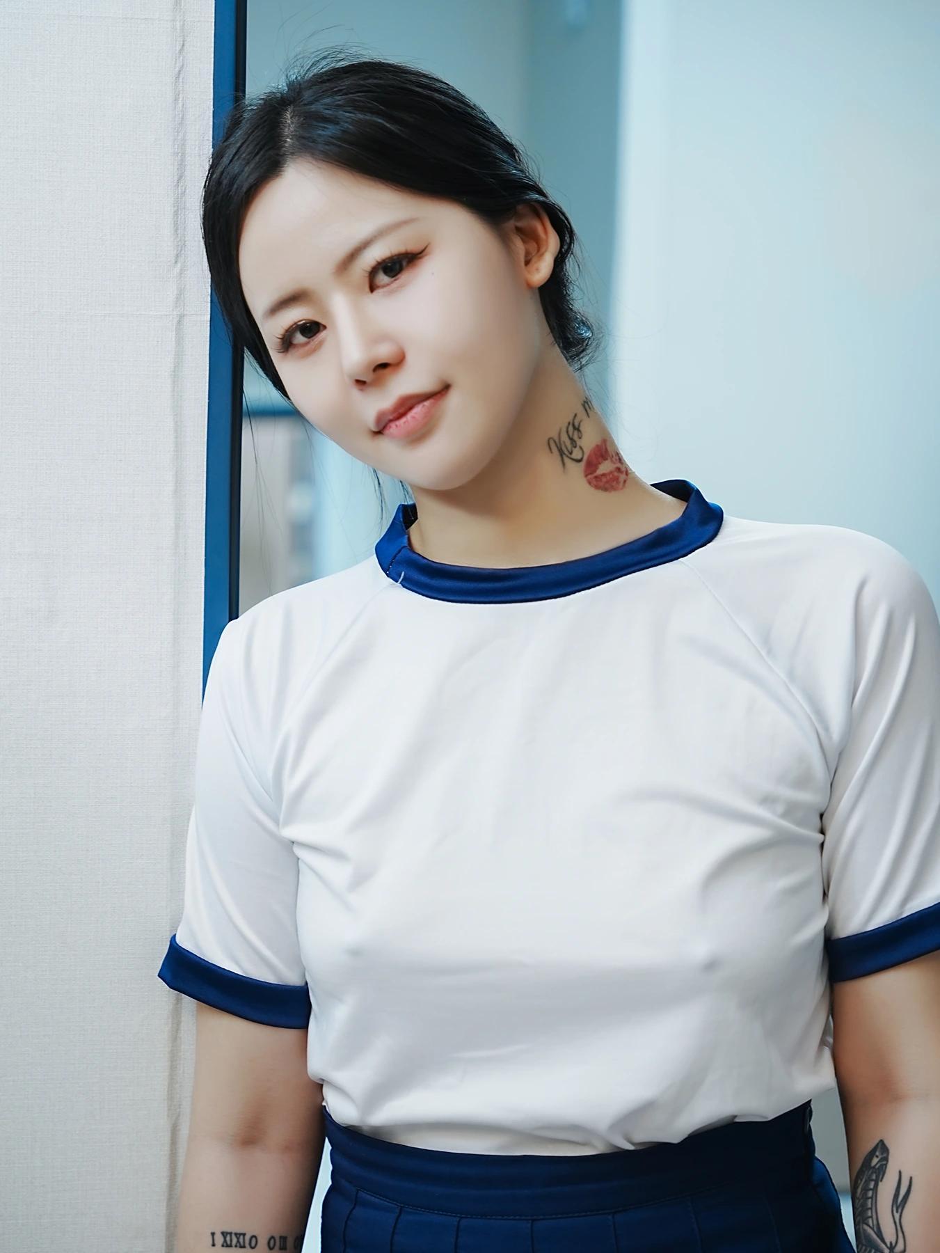 Choi Ri 최리, Photobook Vol.01 「Bloomers」 Set.01(2)