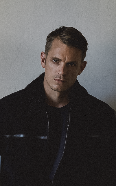 Joel Kinnaman Wdl0HsPh_o