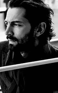 Michiel Huisman VqvuOJcb_o