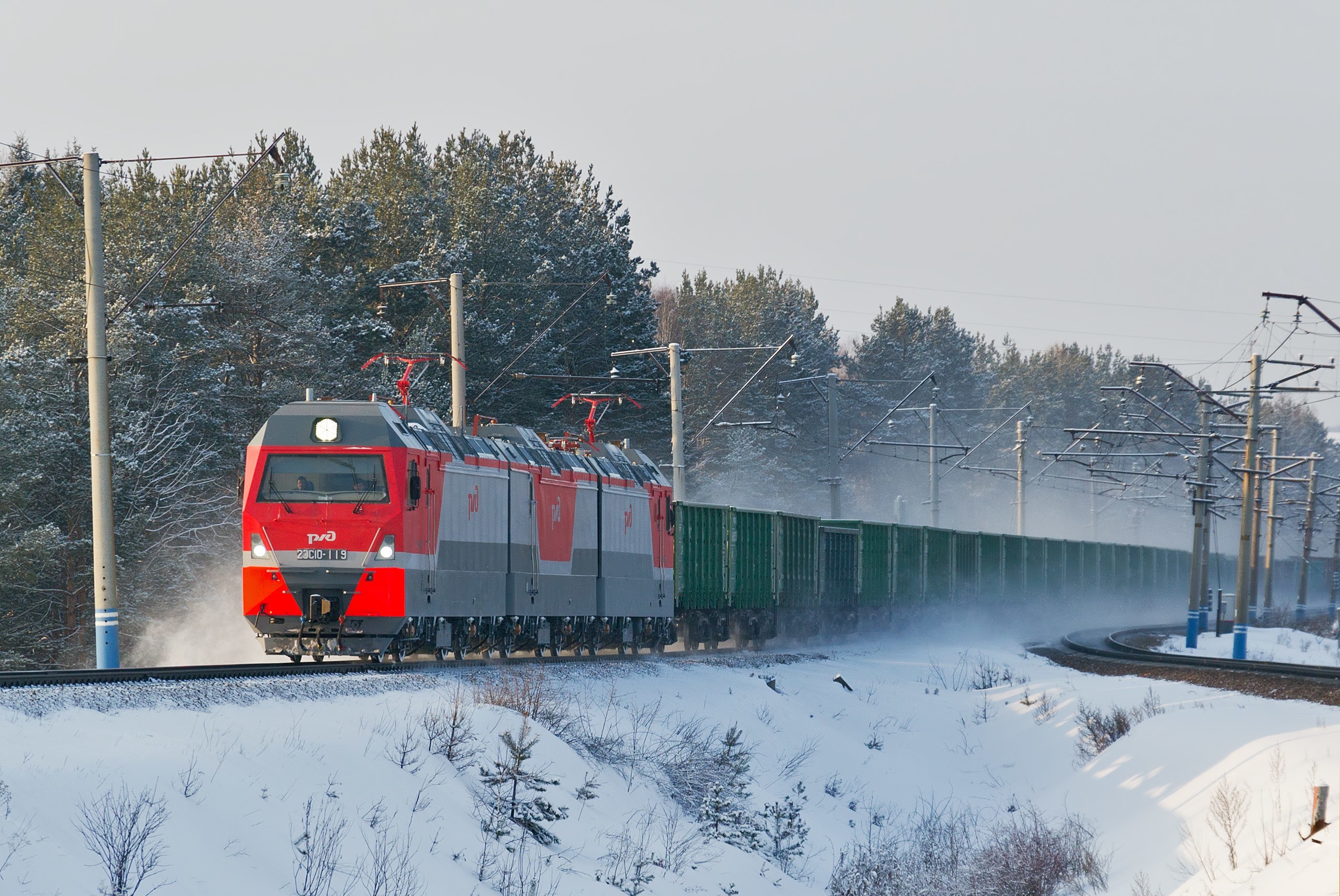 Товарный поезд был в пути 10. Эп20 ВСЖД. РЖД грузовой электровоз. Локомотив 2эс10 зима.
