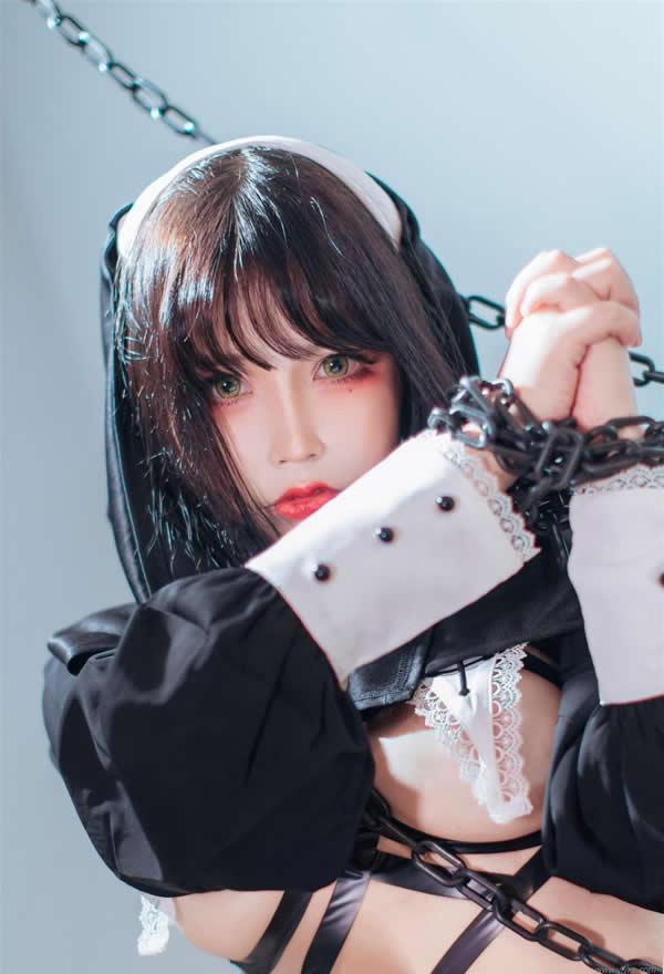 高颜值Cosplay抱走莫子A-黑色修女(16)