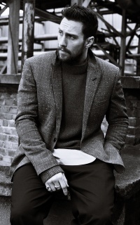 brunet - Aaron Taylor-Johnson OxPAjmWW_o