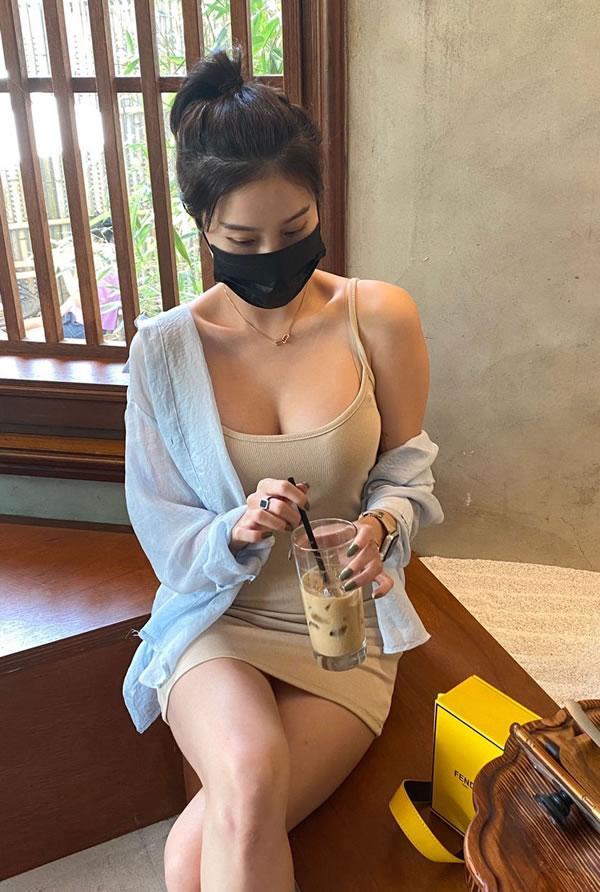 极品养眼模特Jena尺度福利图集美乳坚挺(17)