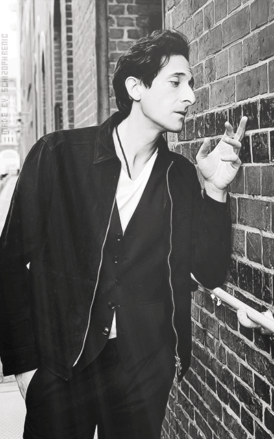 Adrien Brody RkRKWmXI_o