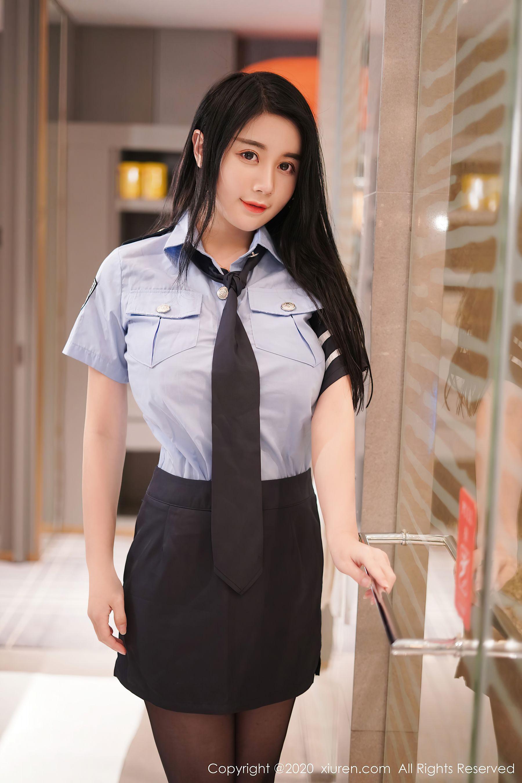 [秀人XIUREN] No.2852 美七Mia – 情趣女警制服系列(1)