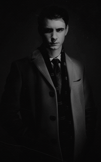 Harry Lloyd  TXIqWehP_o