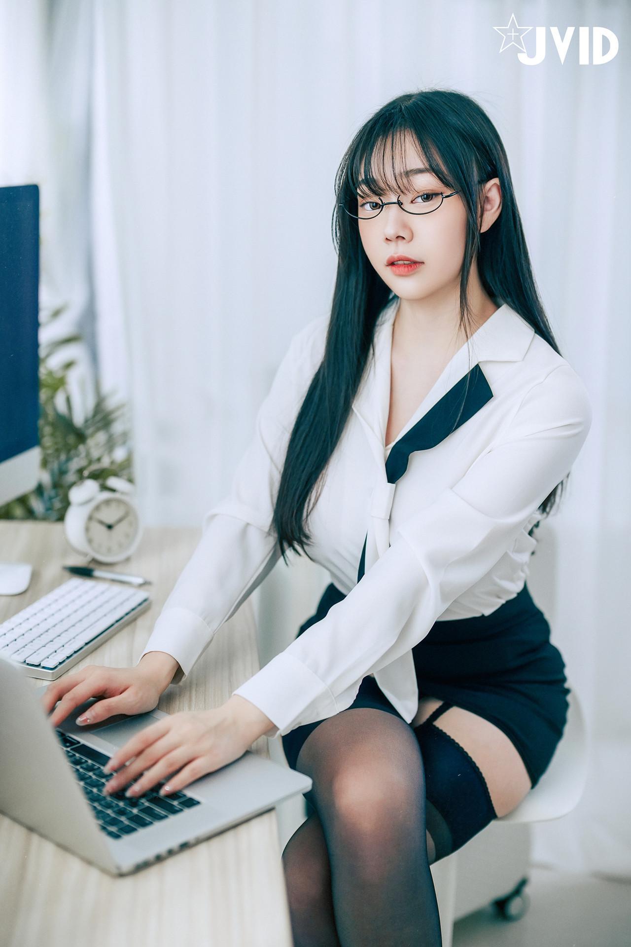 JVID 苡昕Slivia – 超巨乳女秘書 Set.01(2)