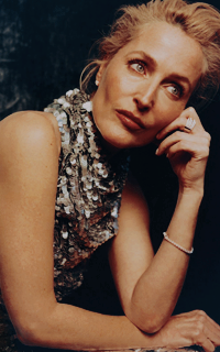 Gillian Anderson BhToLzY4_o