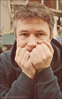 Aidan Gillen HmHKkKgI_o