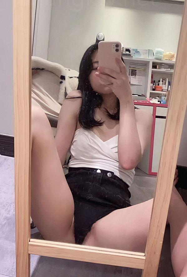 粉嫩的19岁素人美女私拍尺度人体集(26)