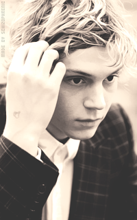 Evan Peters QCilqxx7_o