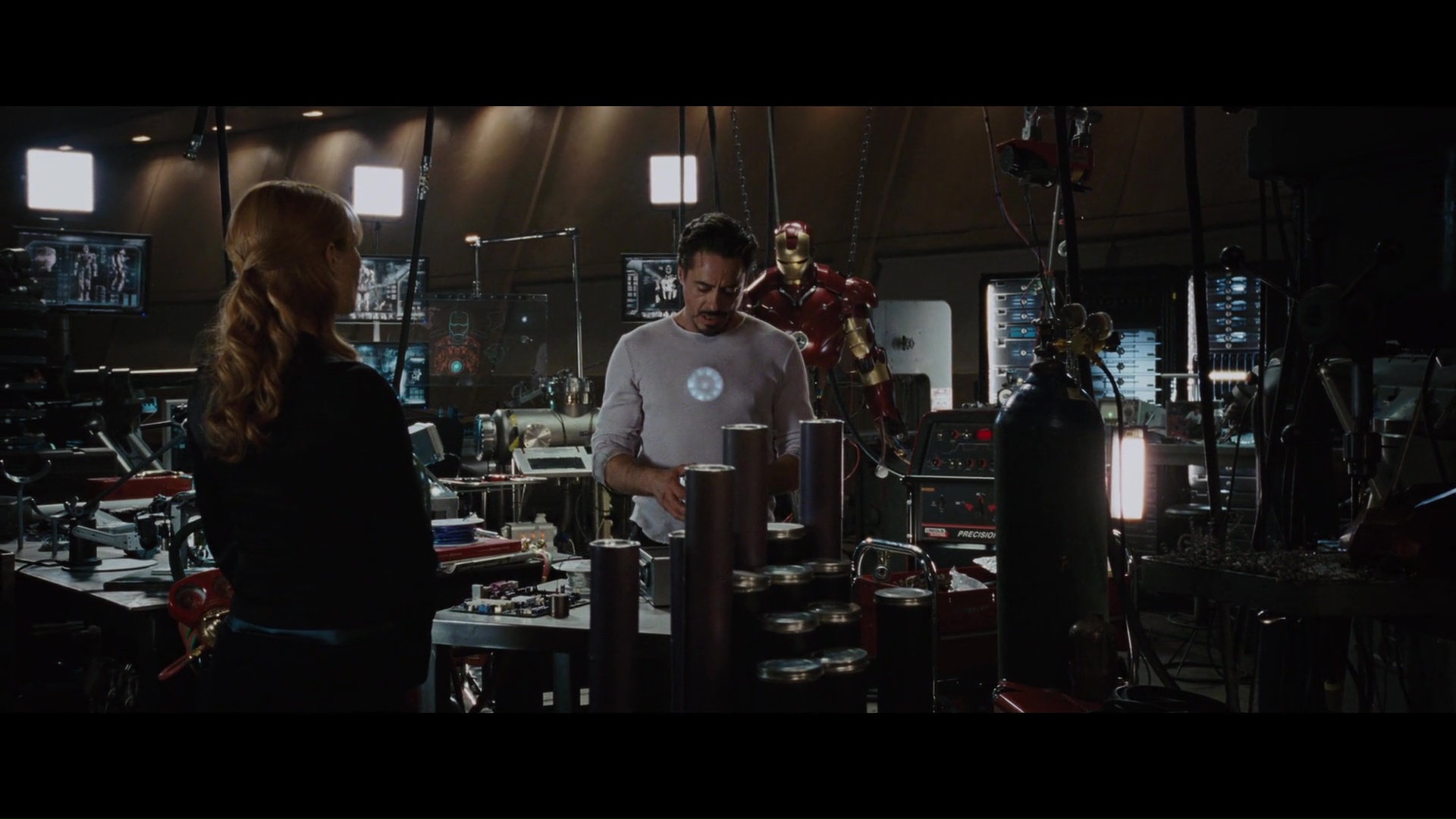 Iron Man 1 1080p Lat-Cast-Ing 5.1 (2008) 5LOaXcdY_o