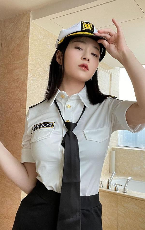 极品女神年年私拍涩女警制服的诱惑(6)