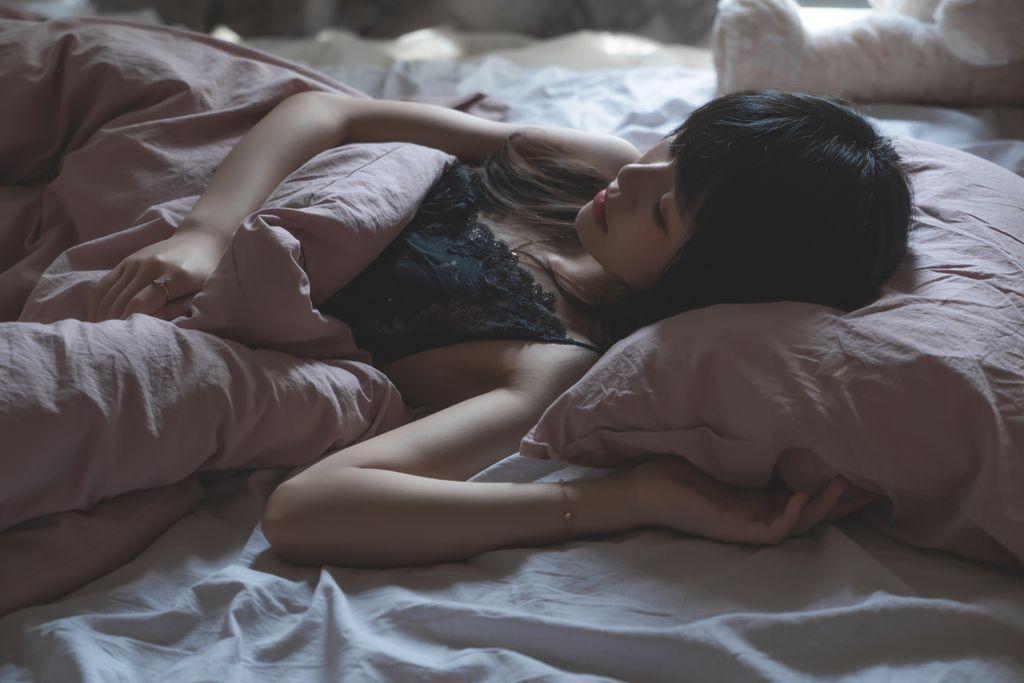 Coser @ 桜 桃 喵 Vol.046: 黑裙 妹 抖 (48 photos)