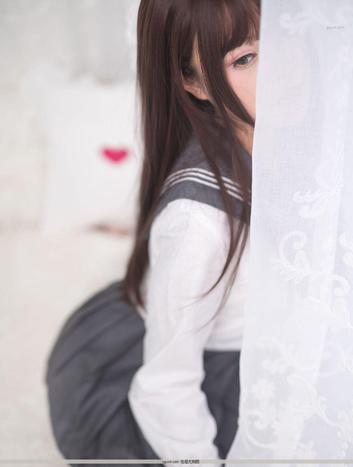 [福利女神Cosplay] 萌系小姐姐-白烨- - 黑丝制服少女 摄影套图(5)