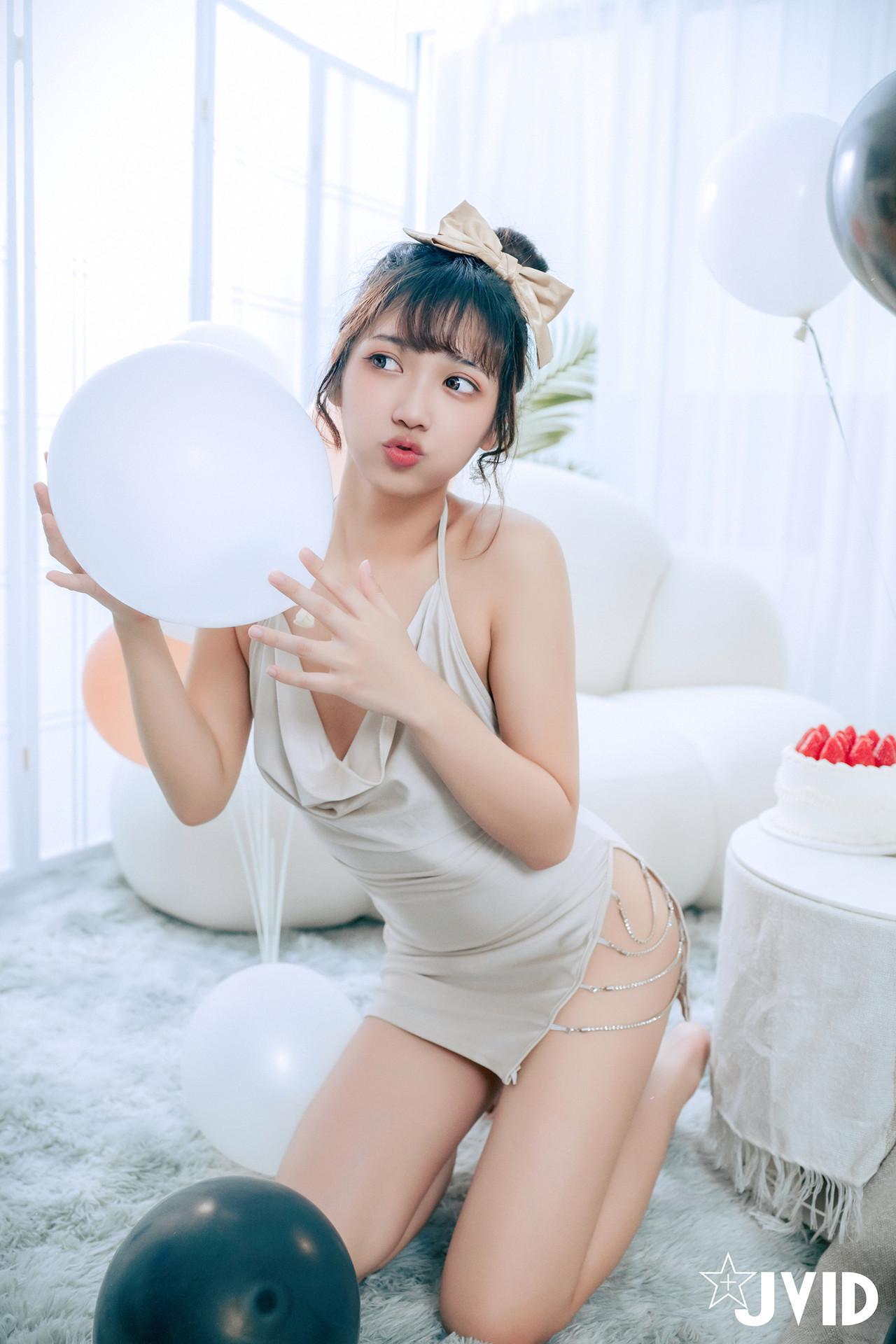JVID 井野奈 & 肉包 – 色慾融合の閨蜜慶生派對 Set.01(9)
