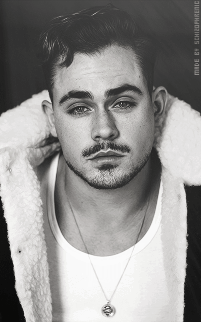 Dacre Montgomery BFCSwhqh_o