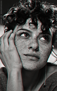 Alia Shawkat TRBogtlj_o