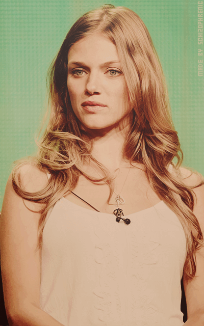 Tracy Spiridakos ZWYyOHII_o