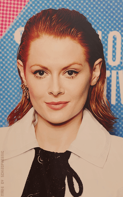 Emily Beecham QChIH6KO_o