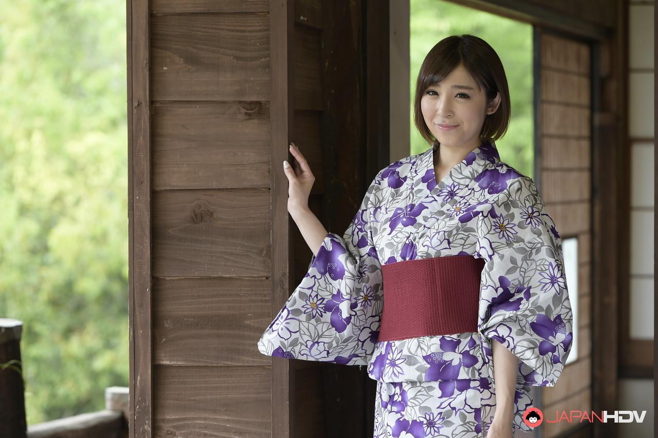 Japanese beauty Runa Hagawa frees her firm tits from a kimono(1)