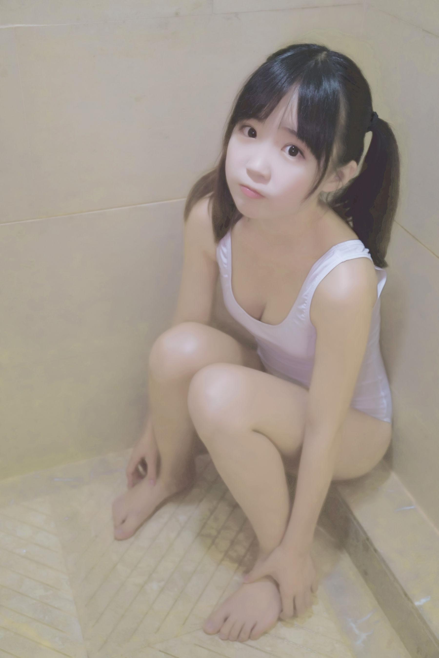 Coser御子Yumiko 《白色死库水》 写真集(8)