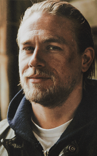 Charlie Hunnam CWcBM7UJ_o