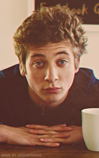 Jeremy Allen White FSJGfpXW_o