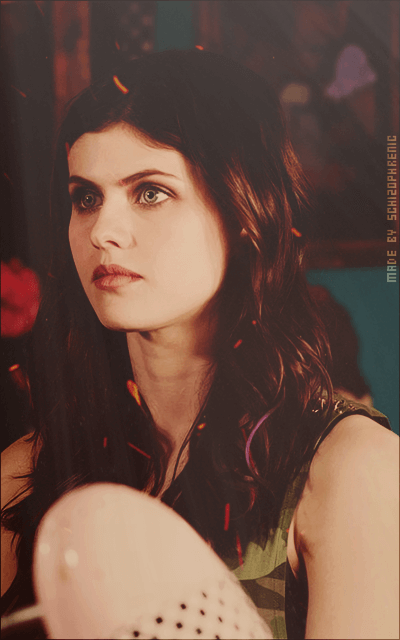 Alexandra Daddario JVkqByjH_o