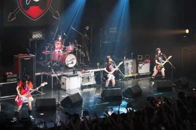 SCANDAL TEMPTATION BOX TOUR 2010～YEAH! tte Iei!～ Twbx9qIo_o