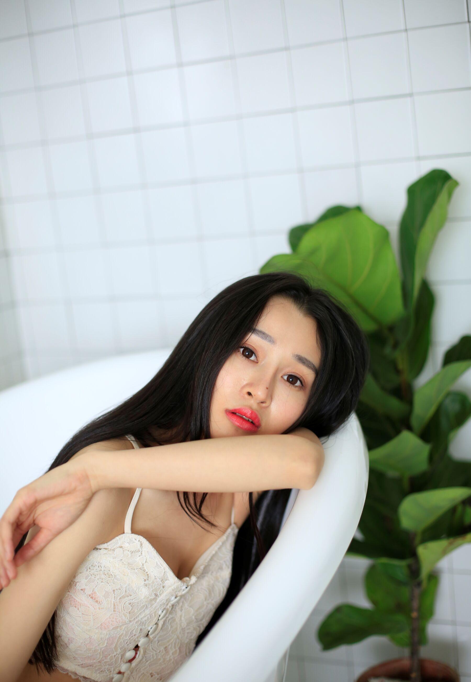 国模套图 素人私房流出(493)