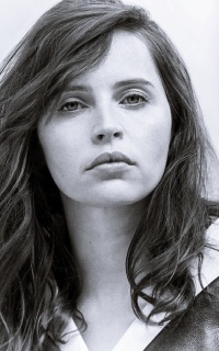 Felicity Jones EDyNwlpc_o