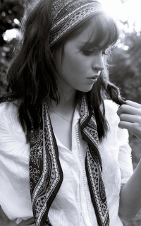 Felicity Jones I0XYknGD_o