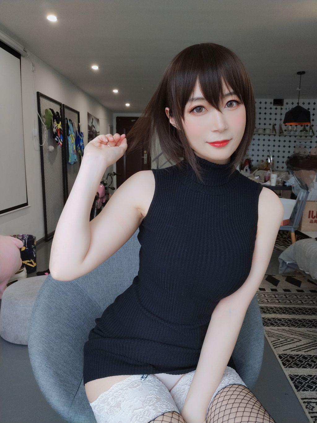Coser @ 白银 81: 黑色 包 臂 裙 (35 photos)