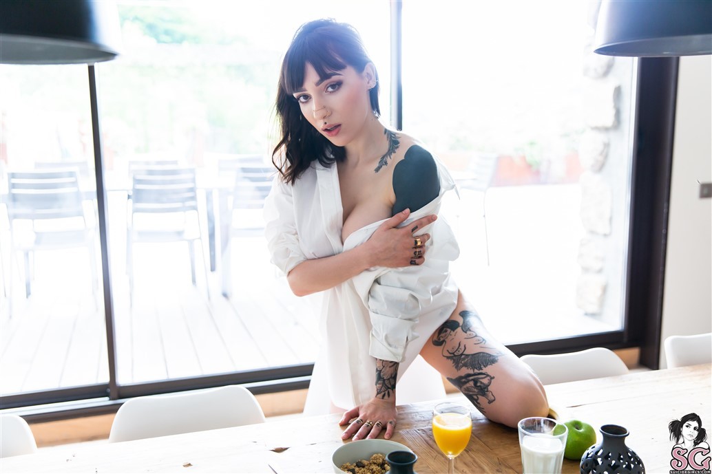 Ambre Suicide, Morning Glow