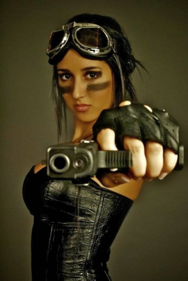 WOMEN WITH WEAPONS...9 OgpsOyTP_o