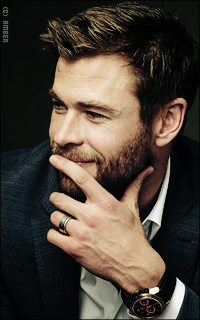 Chris Hemsworth 8CDrLSlV_o