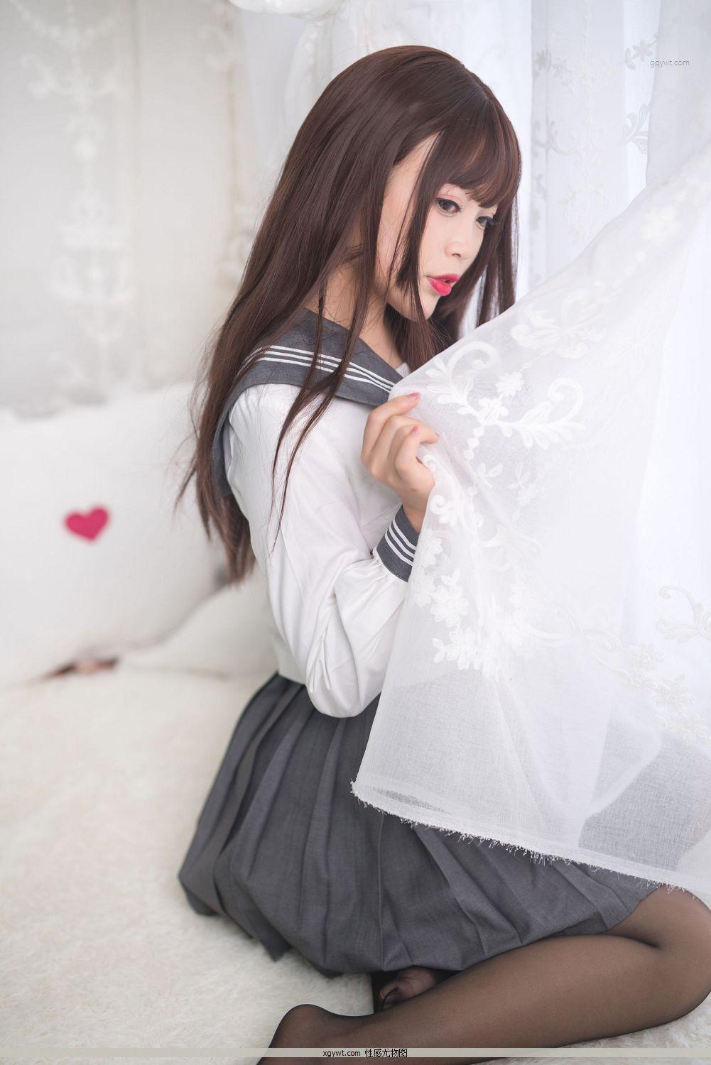 [福利女神Cosplay] 萌系小姐姐-白烨- - 黑丝制服少女 摄影套图(4)