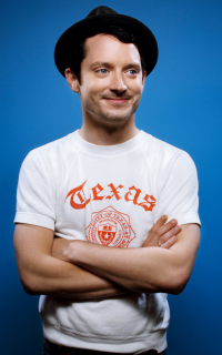 Elijah Wood 7N3grJzb_o