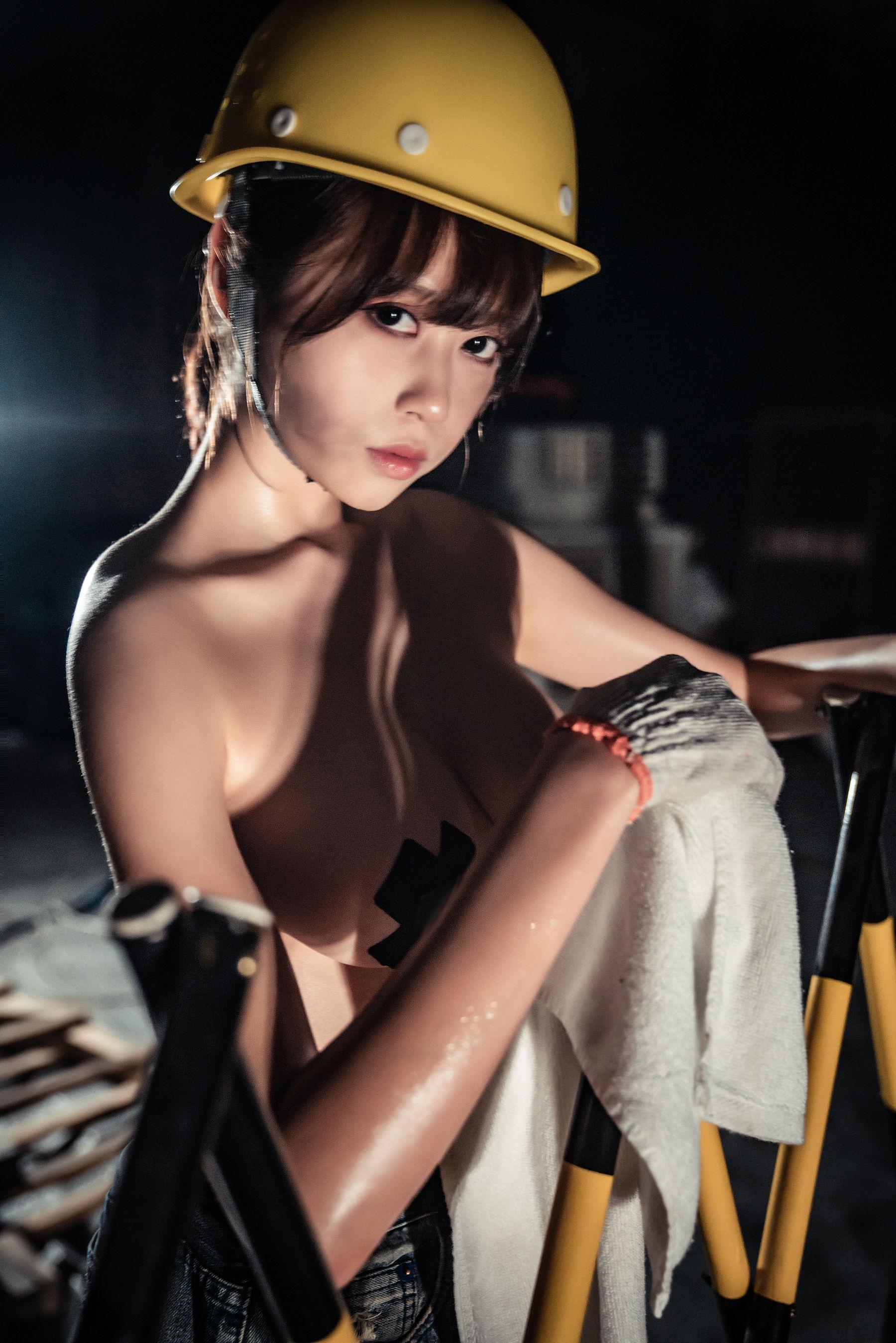 [Cosplay] 奈汐酱nice – 咱们工人有力量 写真集(29)