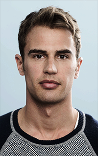 Theo James  1AWGVWM8_o