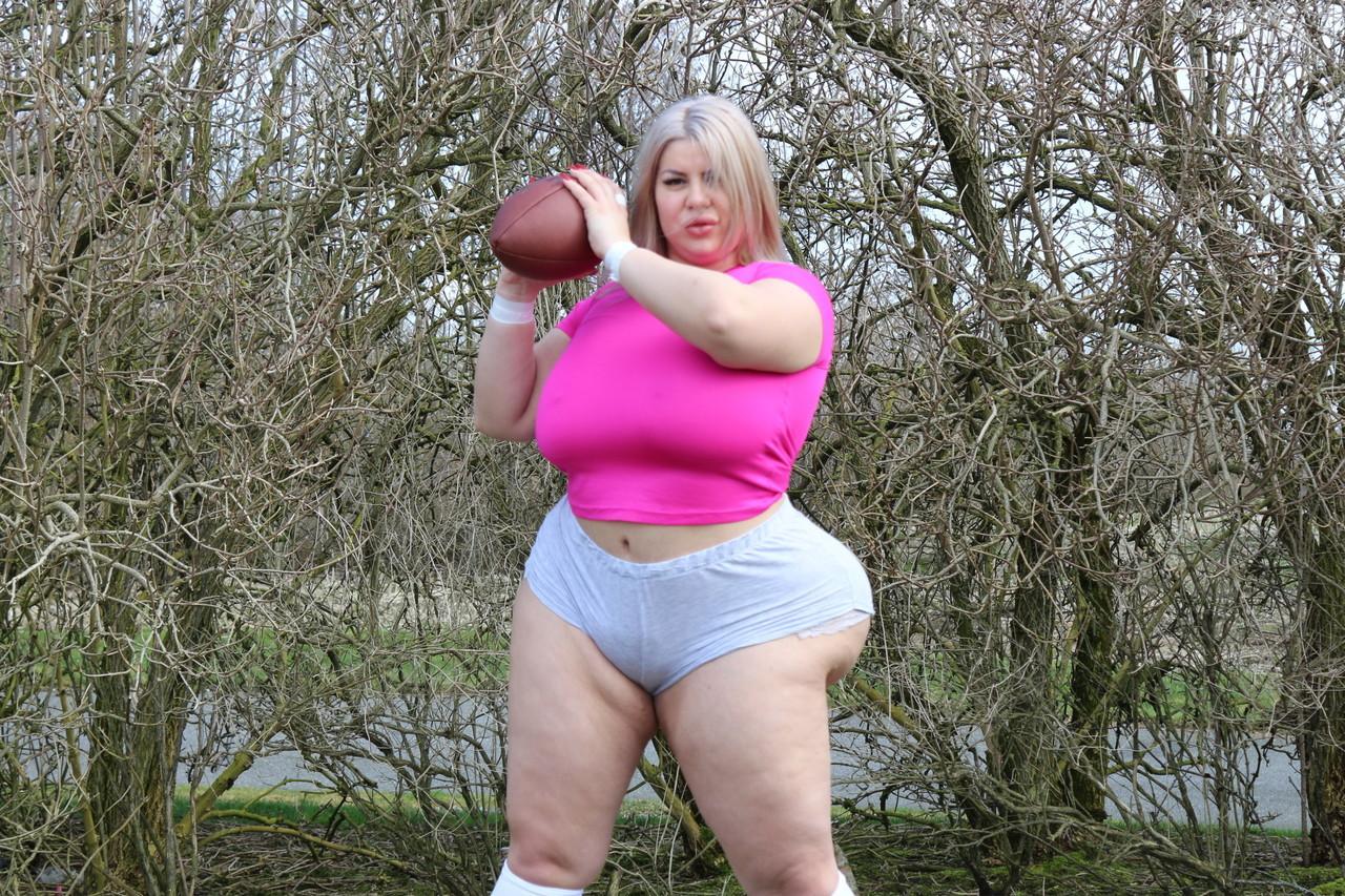 Curvaceous football player Natasha Crown flaunts her huge ass outdoors(2)