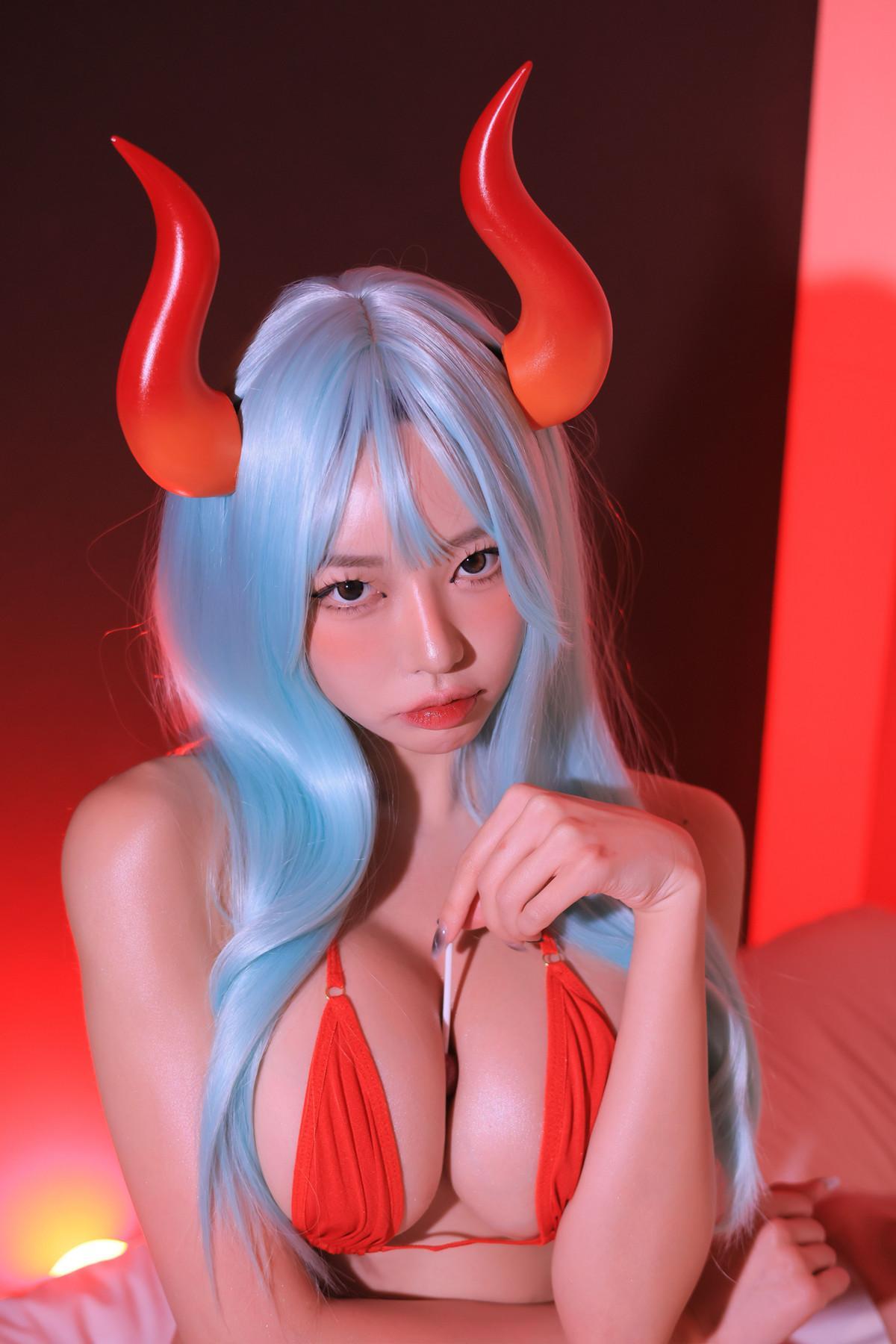 Dongeuran 동그란, PhotoBook 「Red Succubus」 Set.04(30)
