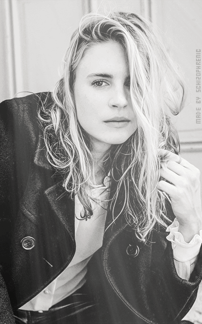 Brit Marling YdpN8Jig_o